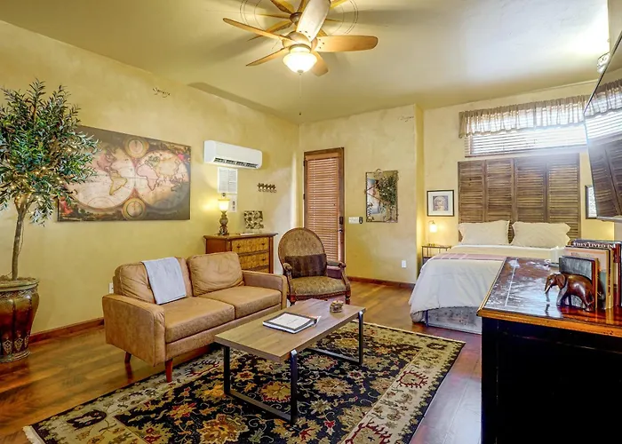 Historic Artist Village & Golf Casita *