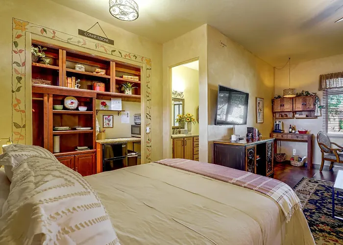 Historic Artist Village & Golf Casita *